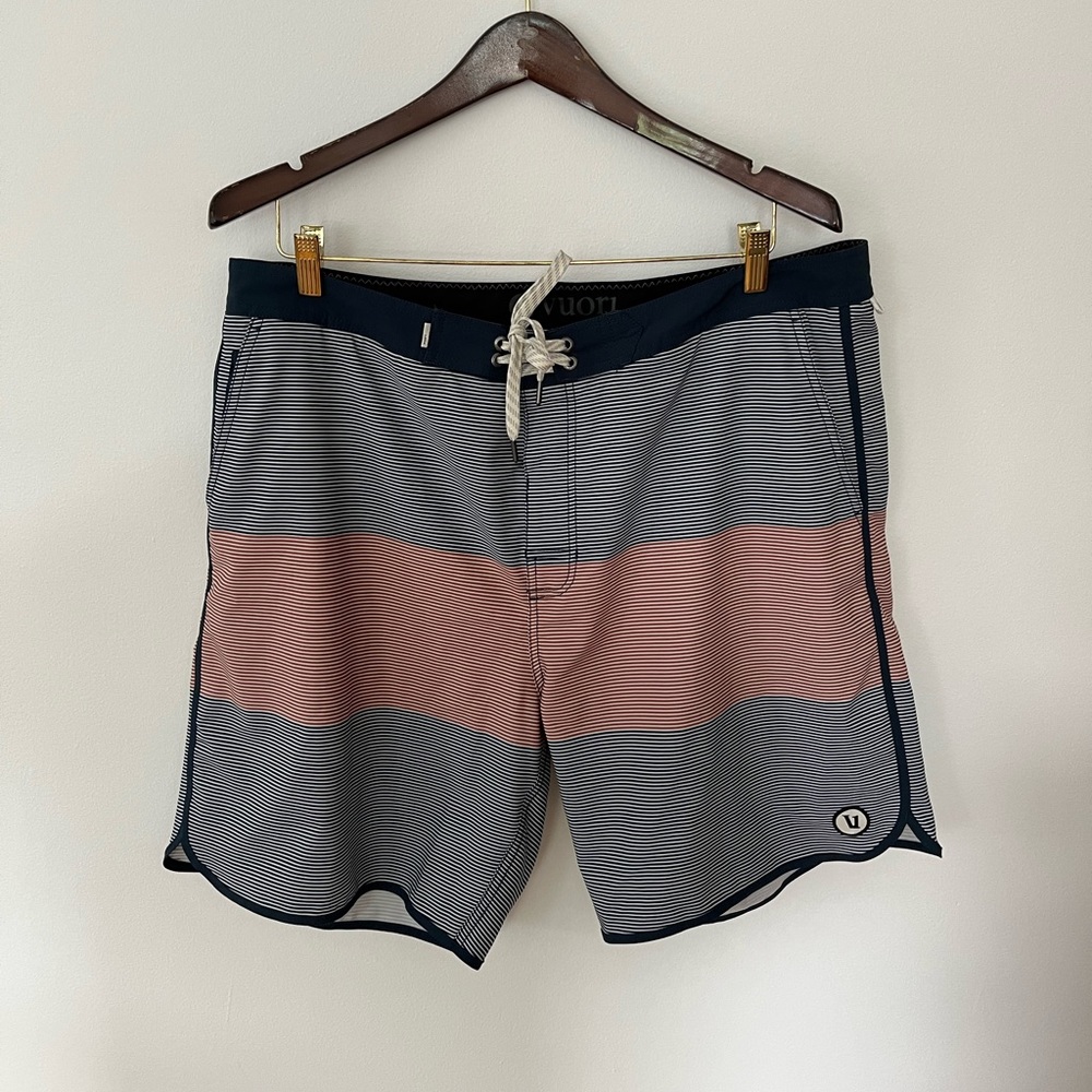 Vuori cruise stripe board shorts